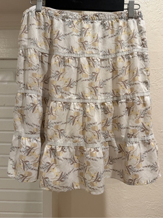 American Eagle Outfitters Dresses & Skirts - American Eagle Outfitters 100% Silk Cream Floral Tiered Mini Skirt Size 6